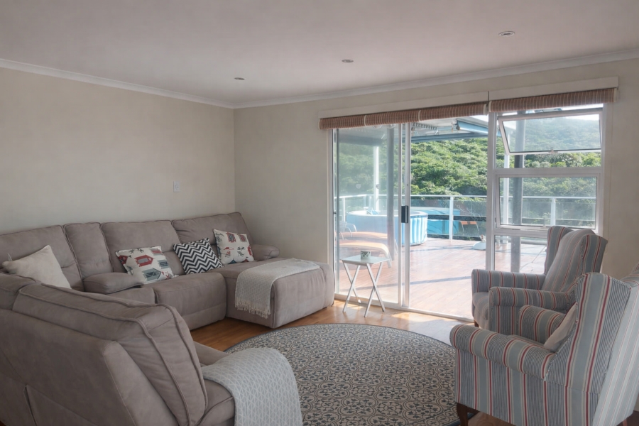5 Bedroom Property for Sale in Boggomsbaai Western Cape